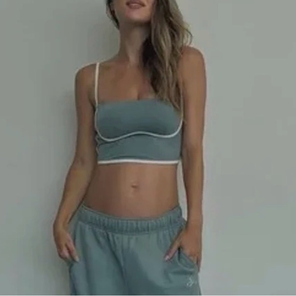 Alo Yoga Airbrush Streamlined Bra Tank in botanical green Size Medium